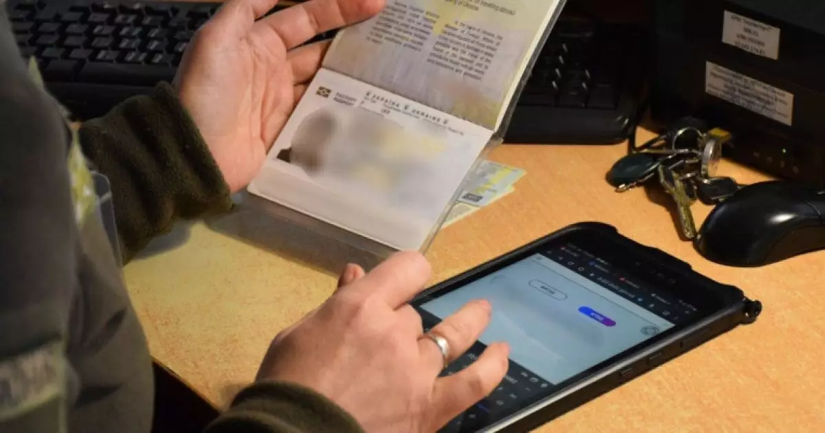 Спроба втечі: киянин з "хворим" батьком та фальшивими документами затриманий на кордоні