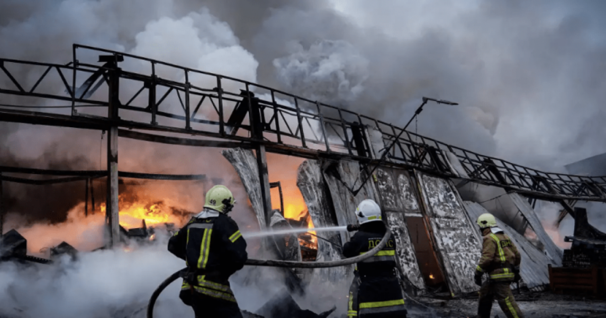 Пожежа в центрі відходів під Києвом: що залишилося після трьох годин боротьби