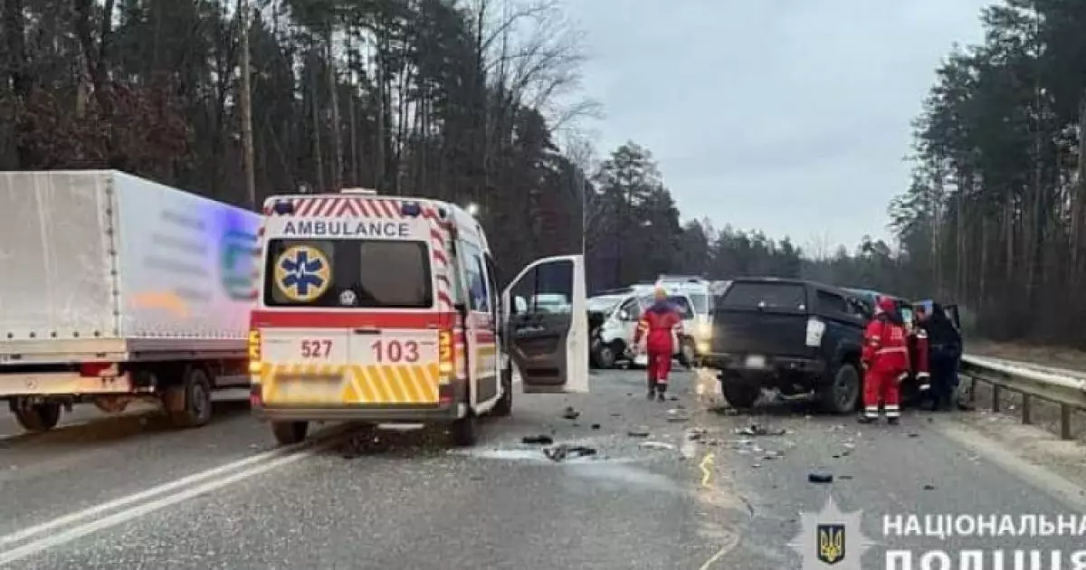 Масштабна ДТП під Києвом: аварія паралізувала рух на Новоірпінській трасі