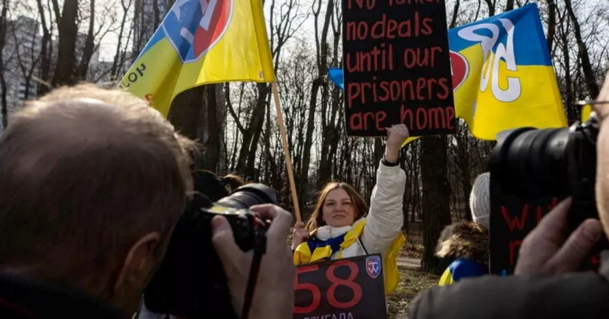 У Києві відбулася акція біля посольства США: протестувальники вимагають звільнення полонених