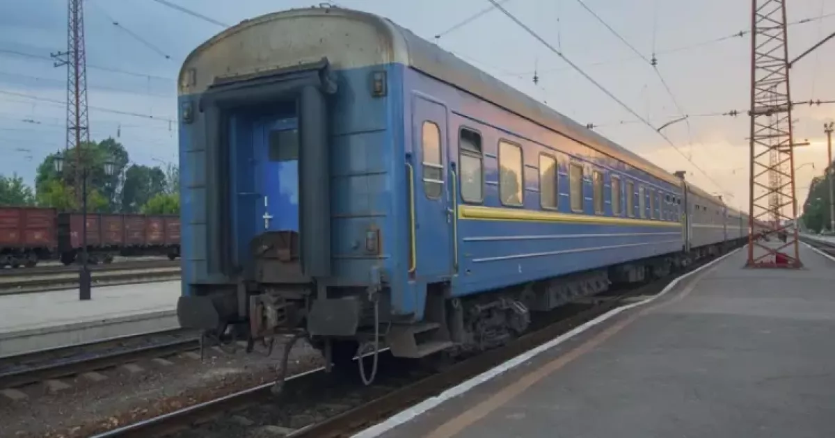 Трагедія на даху електрички в Києві: підліток отримав важкі опіки