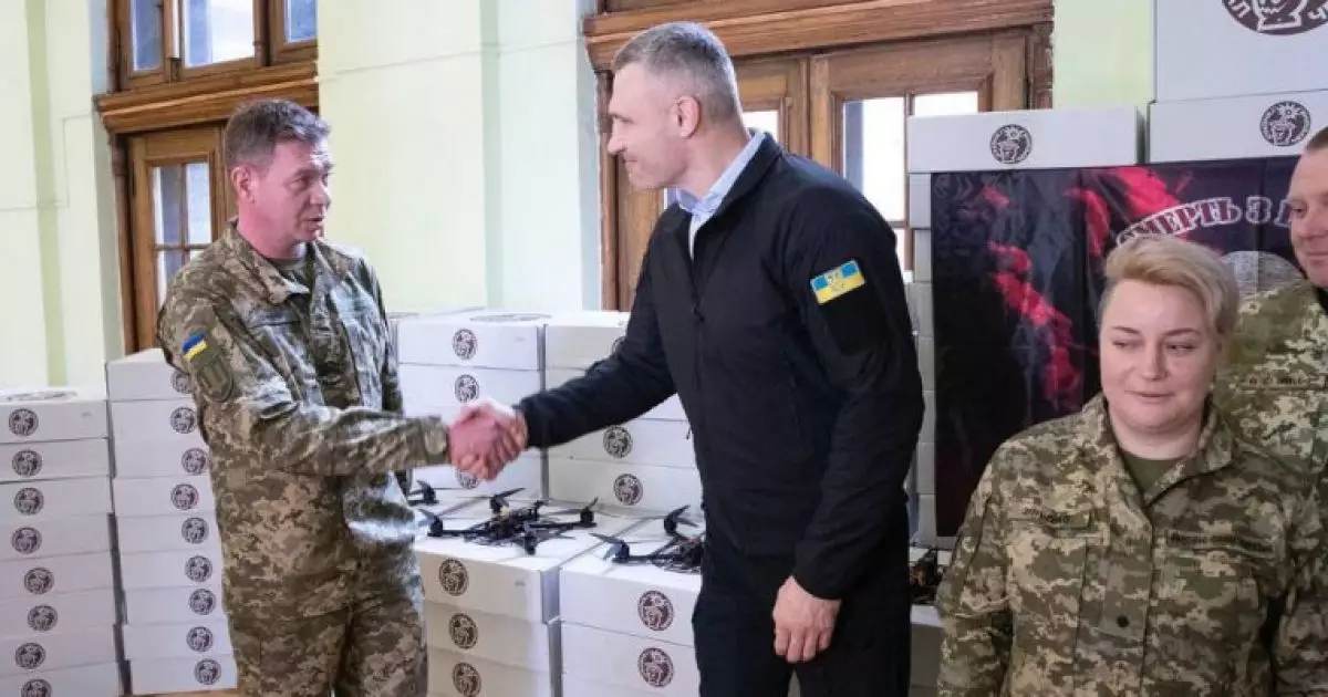 У День українського добровольця Київ передав 800 FPV-дронів для 72-ї бригади