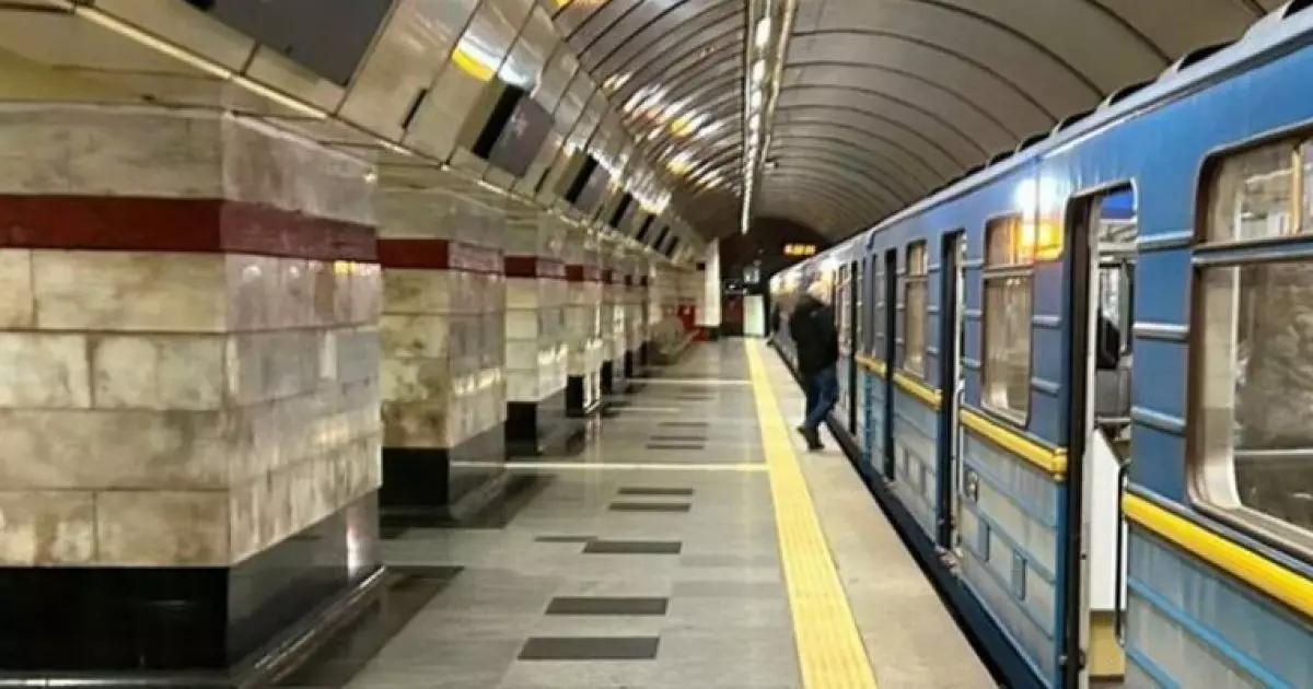 У Києві грабіжник обікрав військовослужбовця в метро на станції "Святошин"