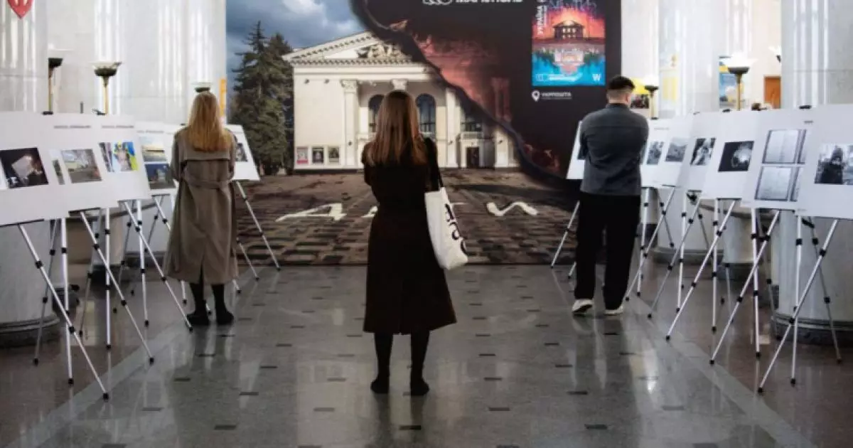 Виставка "Маріуполь: зруйнована мрія" в Києві: портрет міста через об'єктив Євгена Сосновського