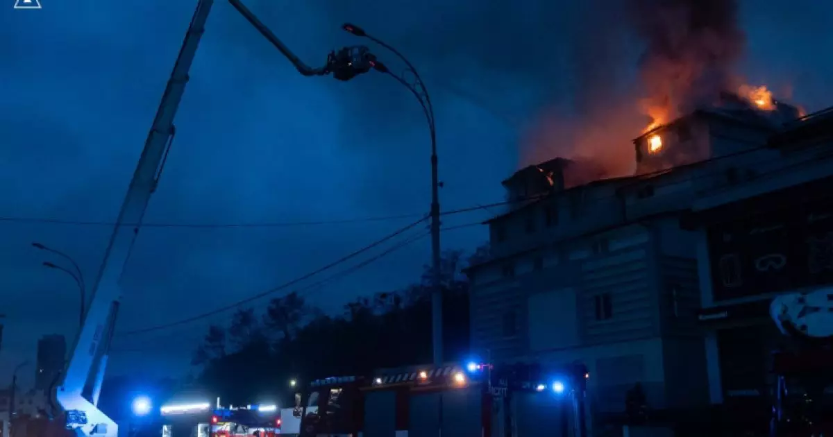 Трагічна пожежа у київському хостелі: 30 людей врятовано, одна постраждала особа