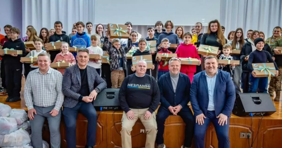 "Майкрософт Україна" передала ноутбуки дітям Бучанської громади