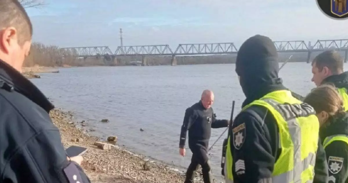Трагічний випадок у Києві: чоловік стрибнув із Північного моста