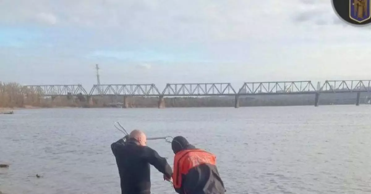 Трагедія на Північному мосту: чоловік загинув після стрибка у воду
