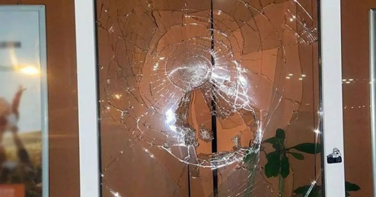 У Києві молодик спробував підпалити банк: мотивація і наслідки