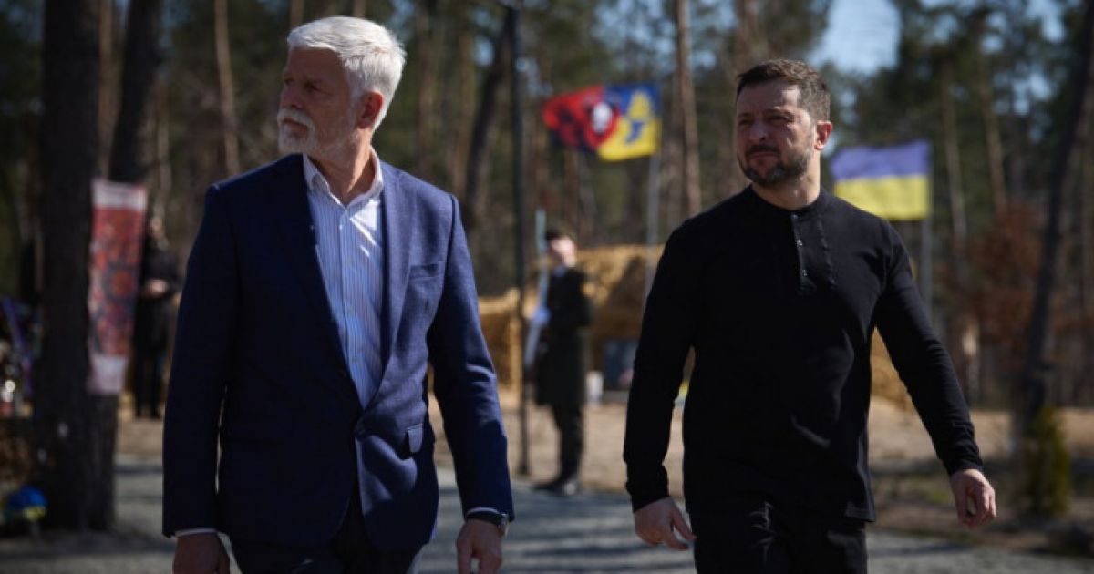 У Мощуні Зеленський і Павел вшанували полеглих героїв: символ єдності й вдячності