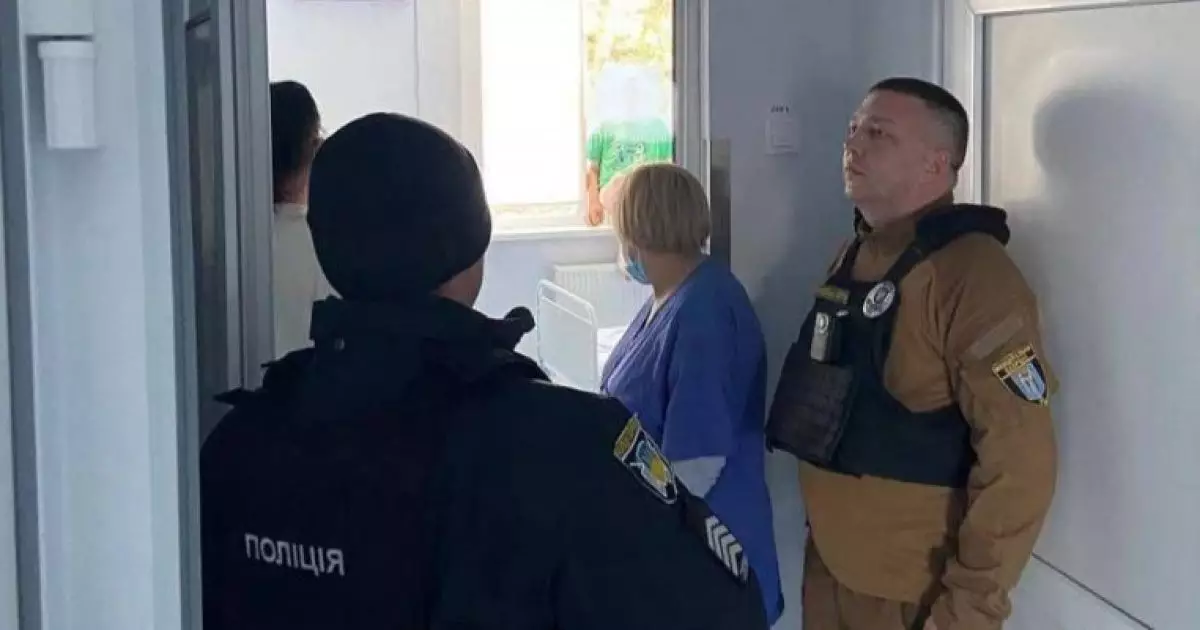 Спроба самогубства у столичній лікарні: чоловіка врятували в останній момент