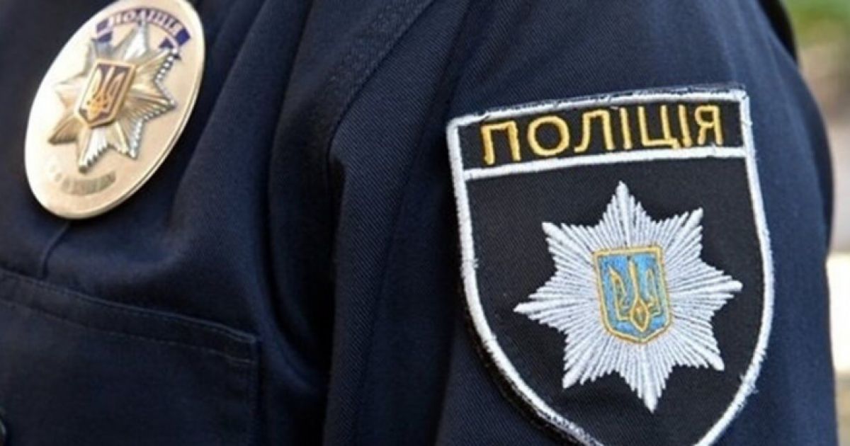 Врятували життя: патрульні гасили пожежу в авто на Оболоні