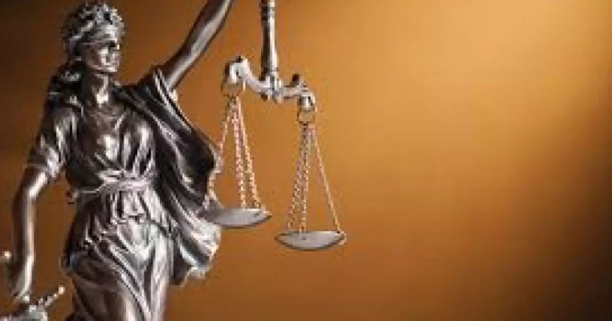 П’яний киянин розбив скло магазину і конфліктував з жінкою: суд виніс вирок
