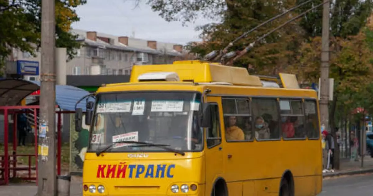 Безготівковий проїзд у маршрутках Києва: Коли чекати на зміни?