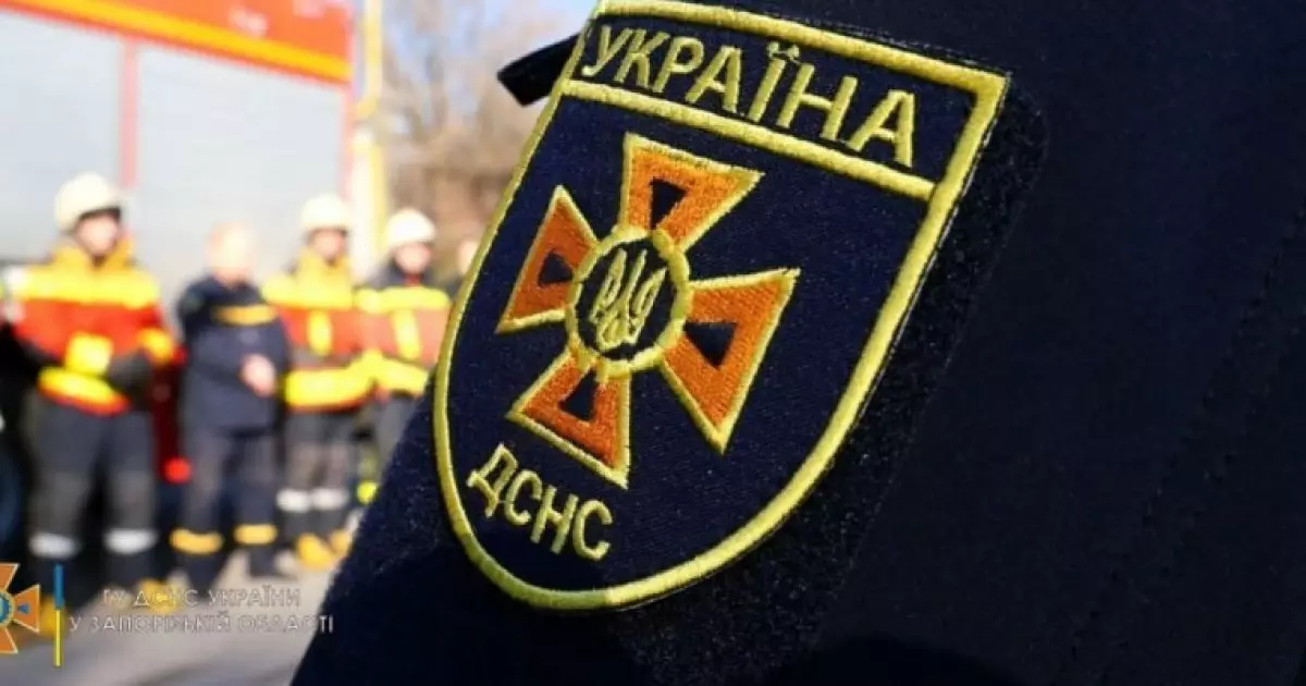 Чоловіка з важкими травмами звільнили з ями за допомогою бензоріза: як це сталося