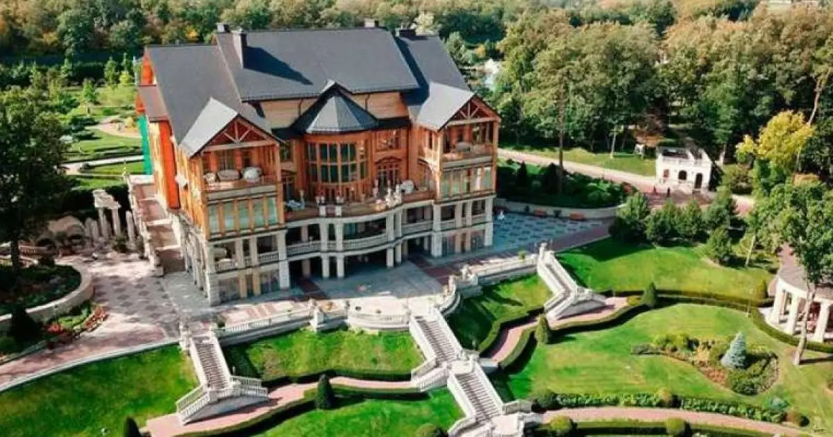 Межигір’я знову приймає туристів: як потрапити в резиденцію Януковича