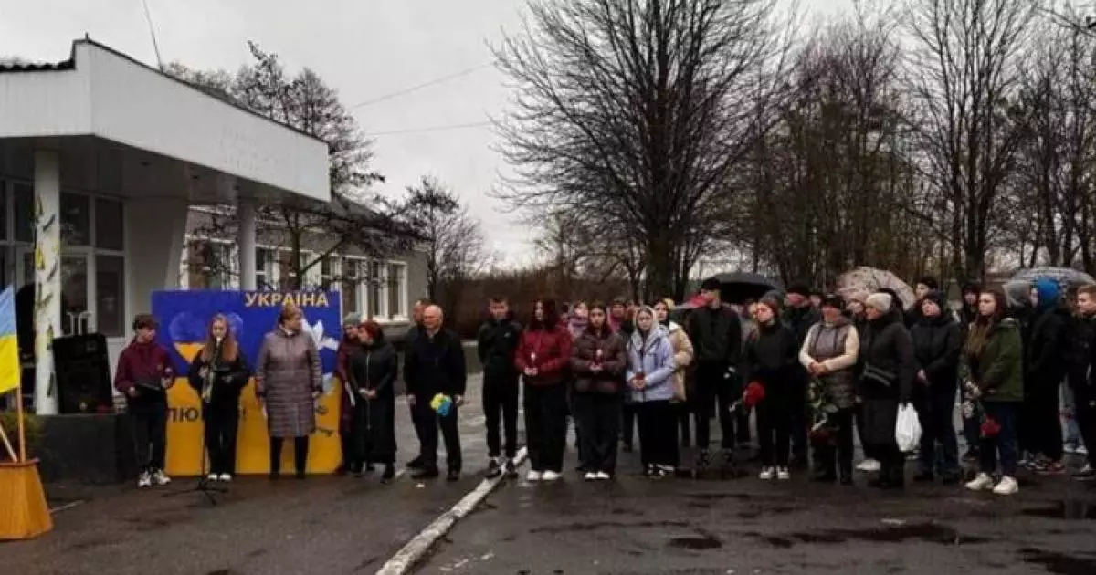 У Великому Карашині відкрили меморіальну дошку герою Віталію Хомку