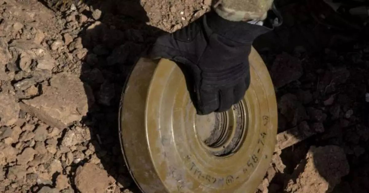 Вибух у Києві: чоловік підірвався на невідомому предметі біля гаражів