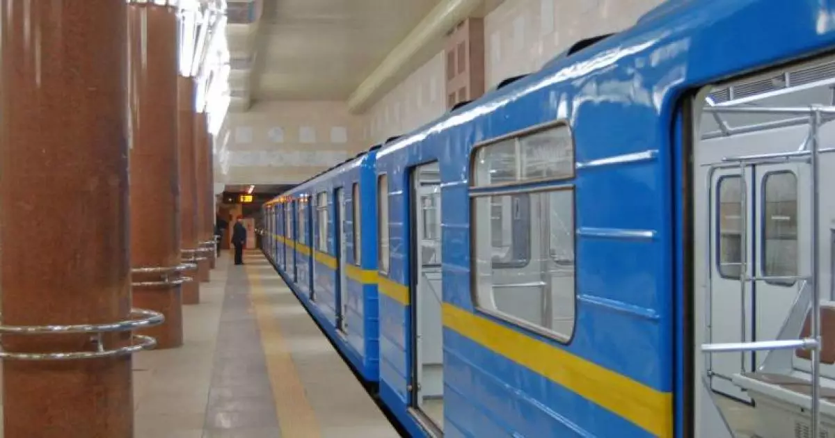 Пасажирка потрапила під поїзд на станції "Контрактова площа" у Києві