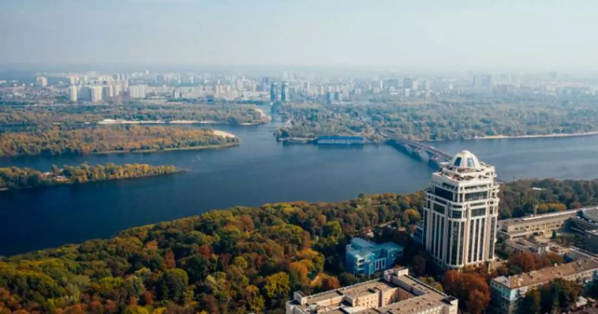 Київ під транспортним колапсом: метро закрито, автобуси переповнені