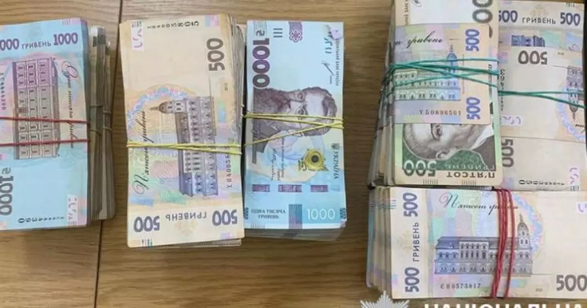 Шокуюча крадіжка: двоє банківських працівників привласнили 65 тисяч доларів
