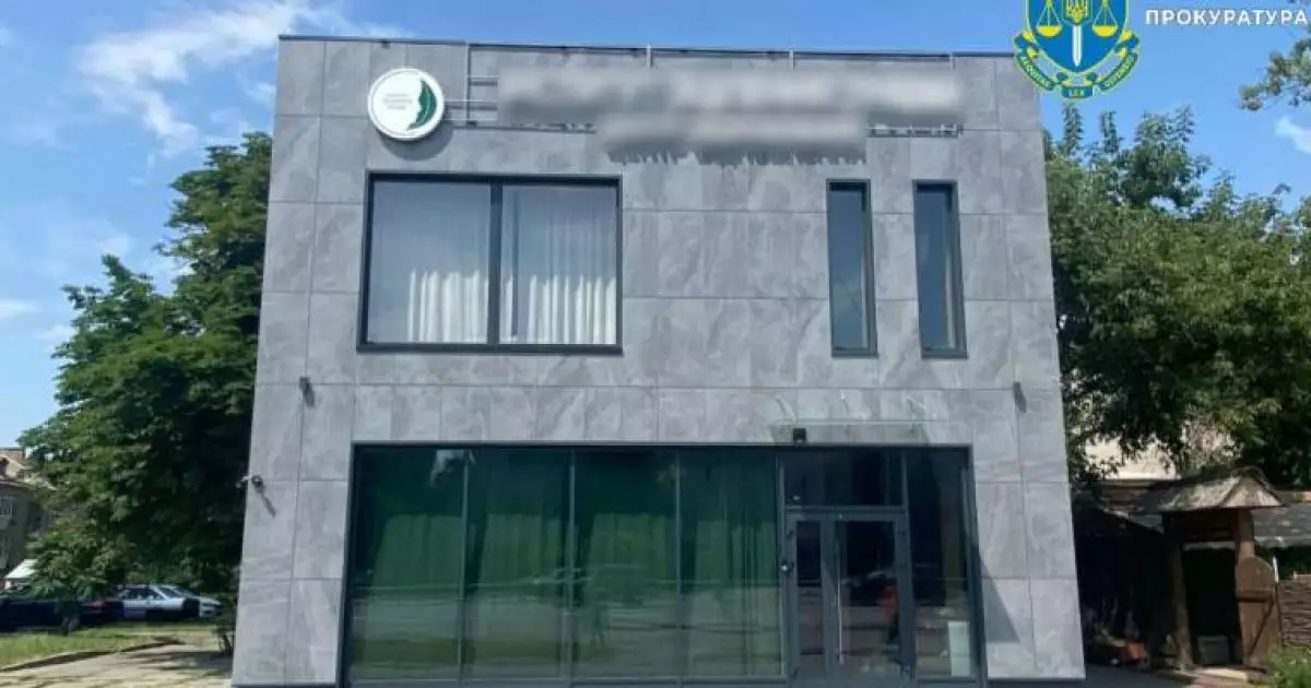 У Києві незаконну двоповерхову споруду через суд передають у власність громади
