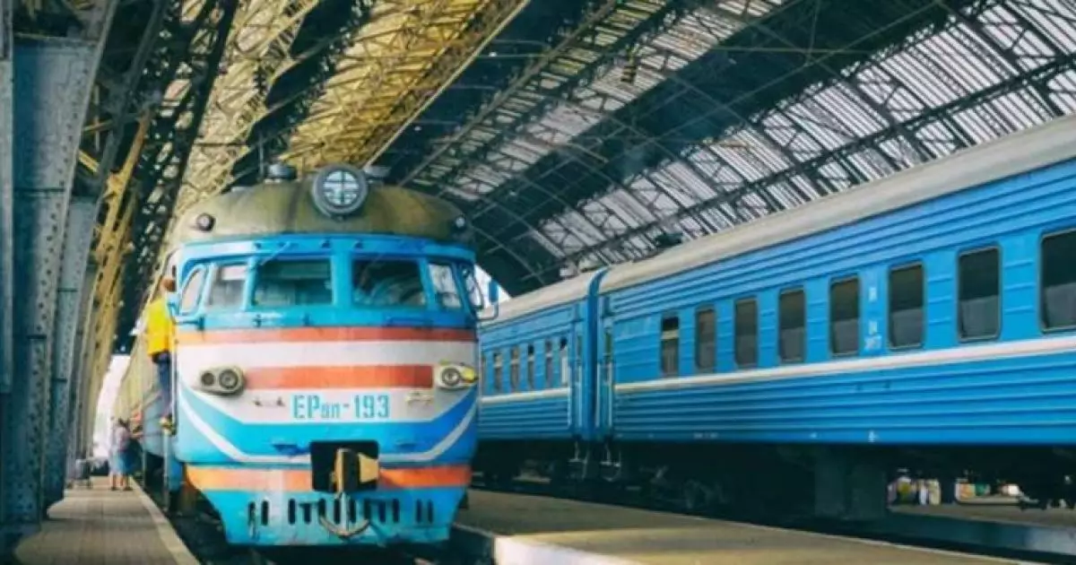 Потяг Київ–Чернівці збив людину поблизу Ірпеня