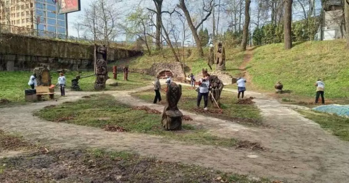 Що висадили під час загальноміської толоки в Києві?