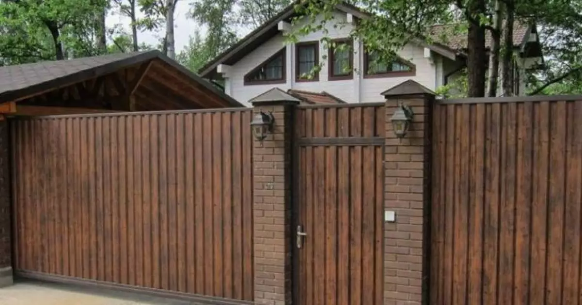 Який  профнастил має кращий захист від корозії?
