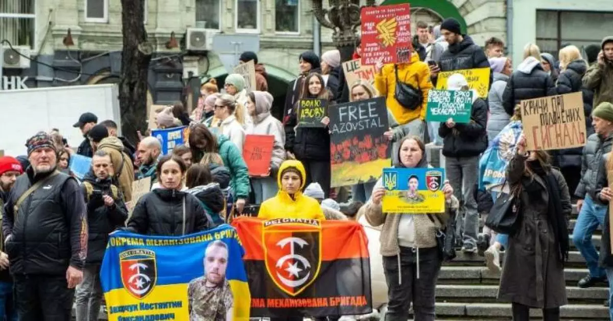 У центрі Києва пройшла акція Free Azov на підтримку полонених