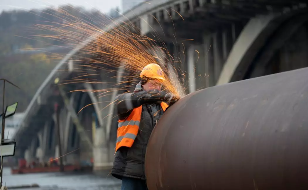 Міст Метро у Києві готують до масштабного оновлення: що зміниться вже цього літа