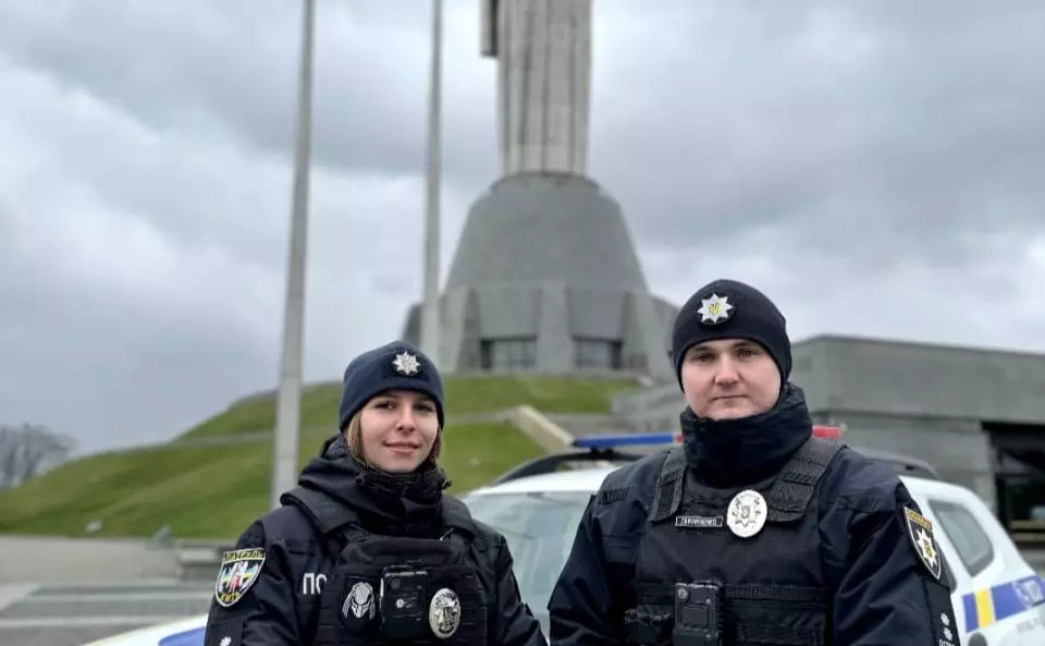 Пожежа на Печерську: Як патрульні поліцейські врятували ситуацію з трактором