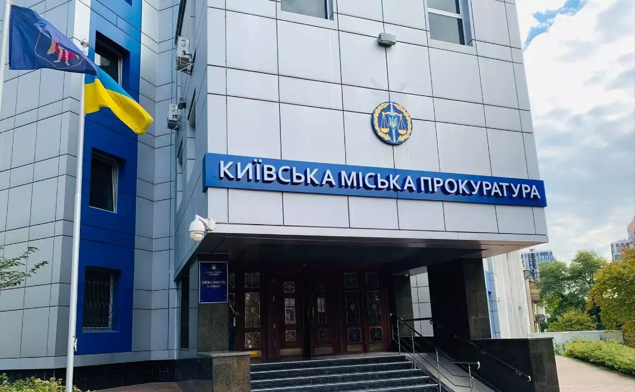 У Києві затримали водія, який спалив Mercedes вартістю понад 6,7 млн грн