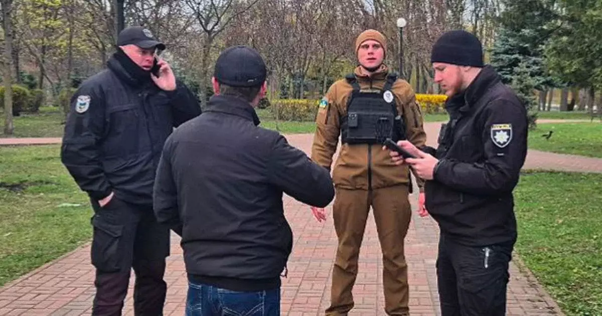 У Києві затримали ексгібіціоніста в парку «Відрадний»