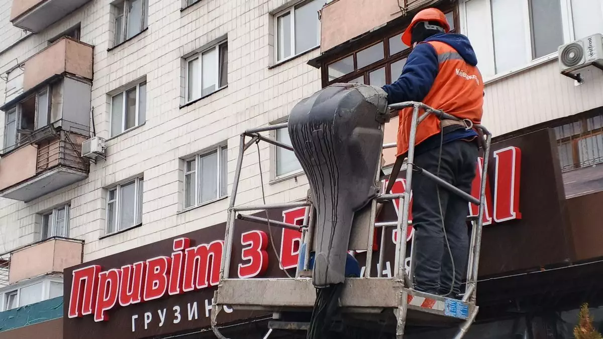Київ: за березень з вулиць прибрали понад 1800 незаконних вивісок