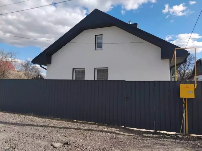 У Макарівській громаді перші родини отримали нове житло