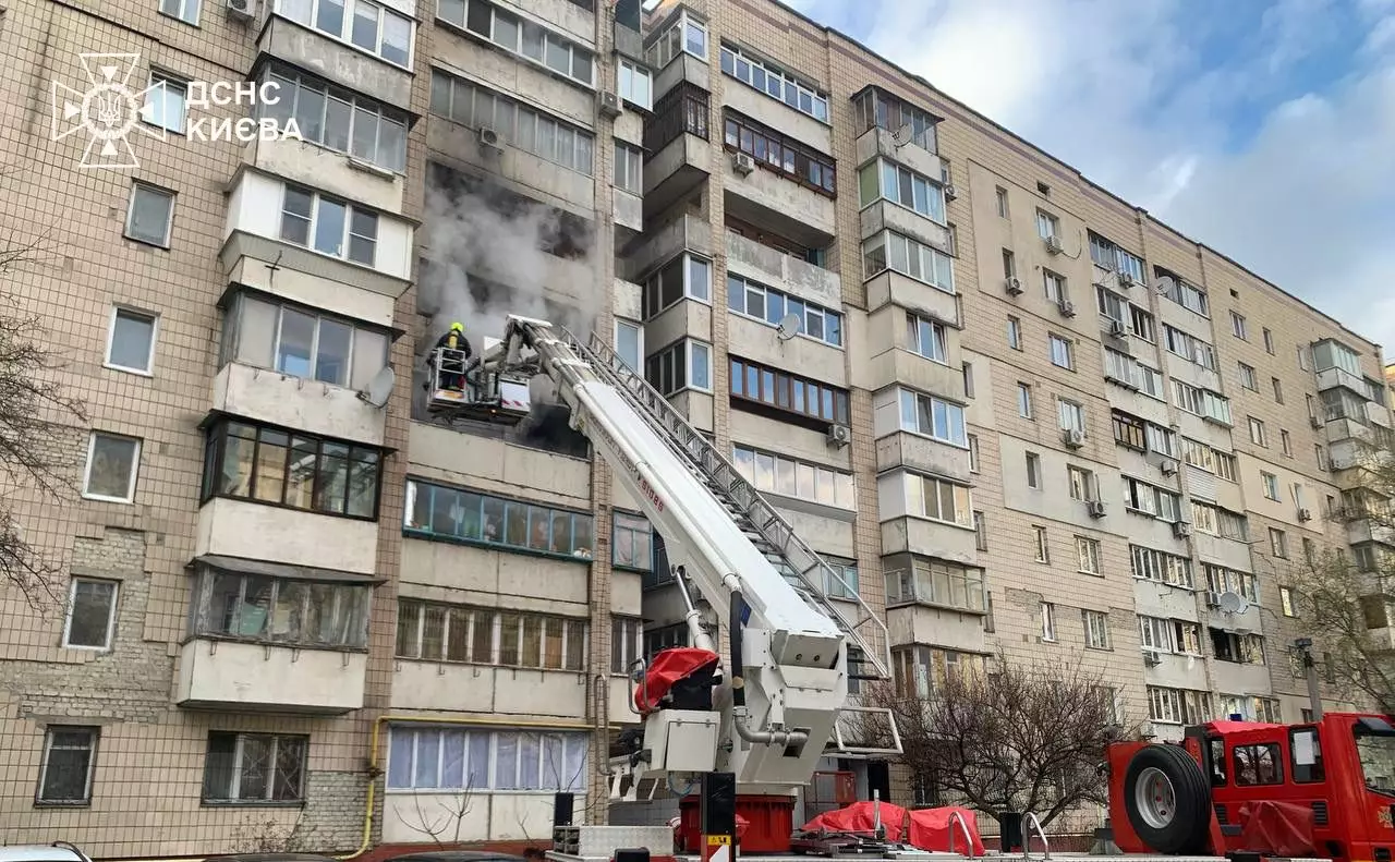 Пожежа в Дарницькому районі: загибель чоловіка, евакуація 20 осіб