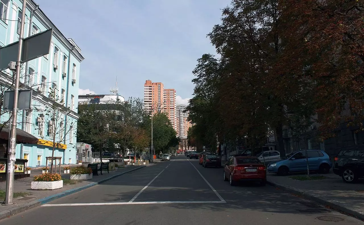 На вулиці Діловій у Києві змінили рух: що потрібно знати водіям
