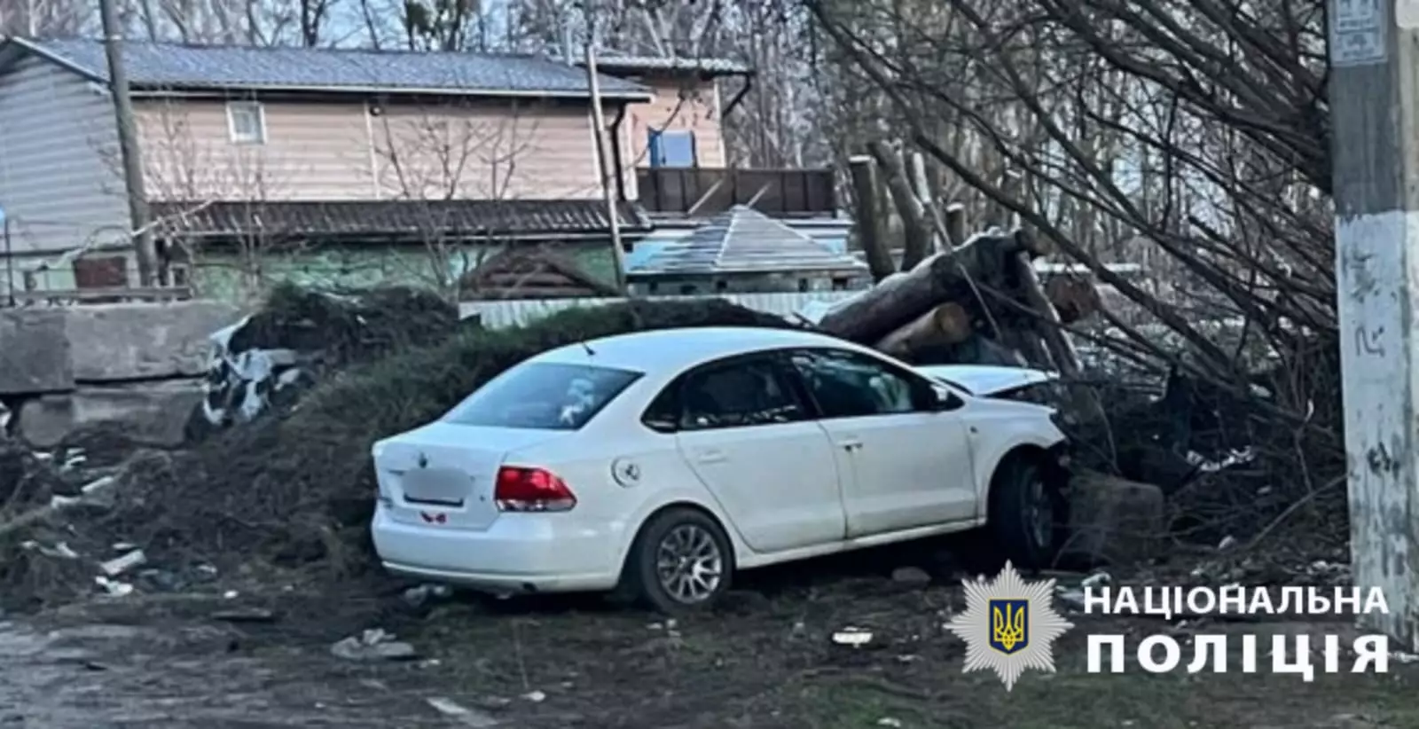 Шокуюча ДТП на Київщині: легковик врізався у бетонні блоки