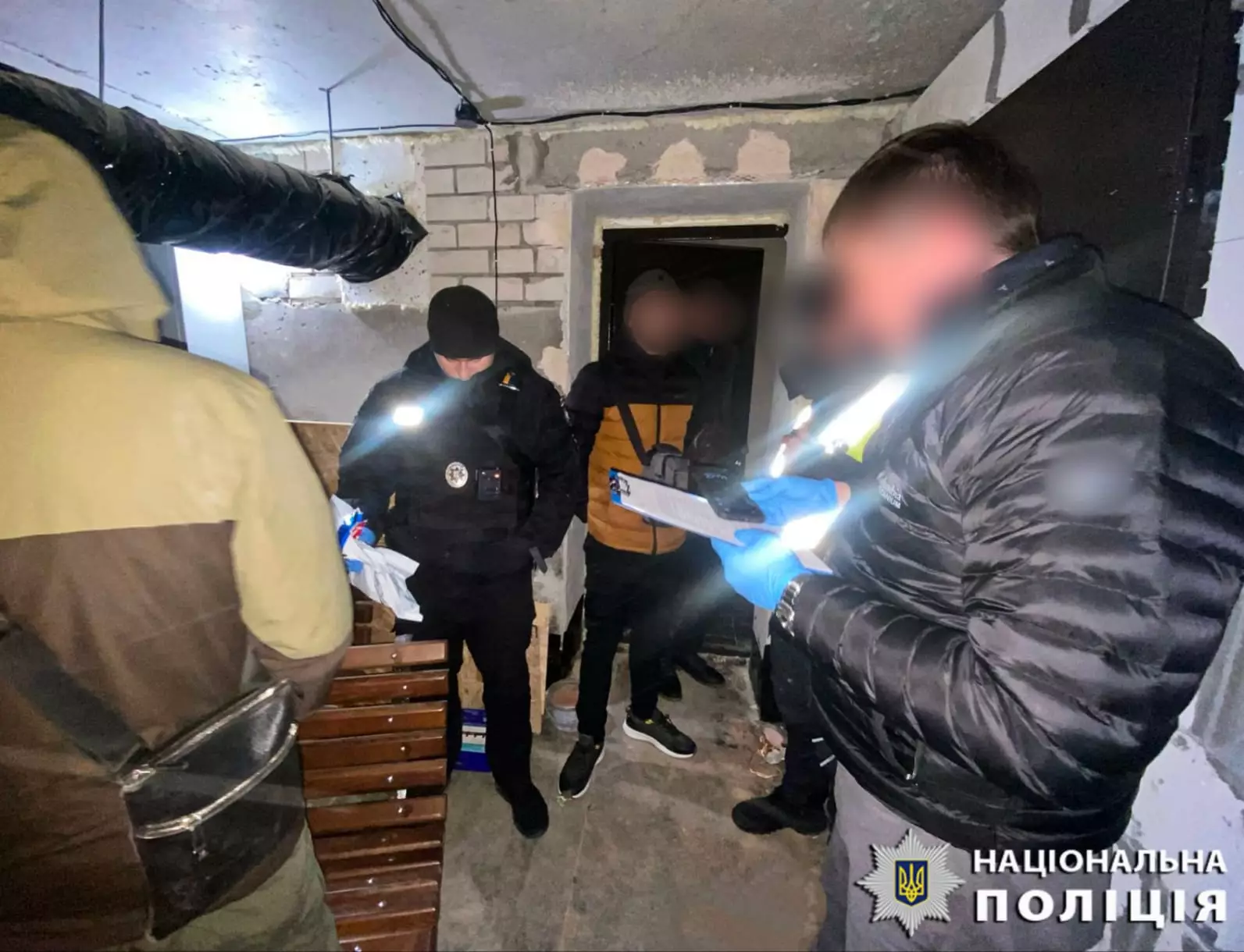 На Київщині чоловіка затримали за зберігання гранат та зброї