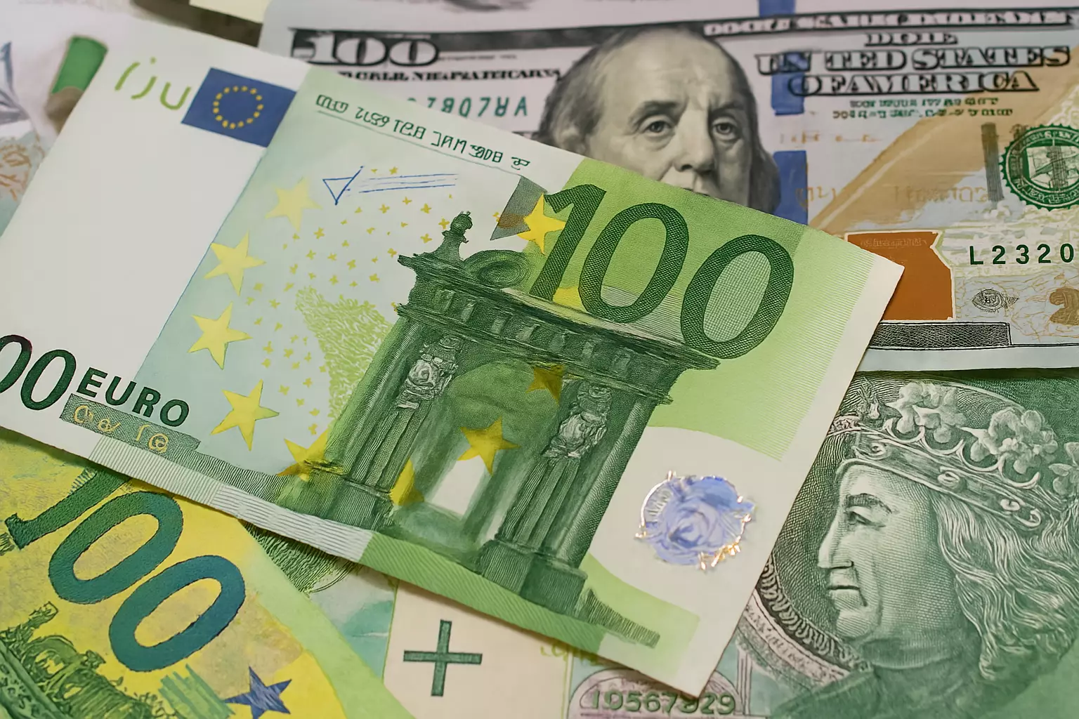 Євро і долар дорожчають: де у Києві обміняти валюту за найкращими курсами