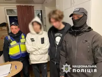 Скандал на Контрактовій площі: що відомо про хлопців, які глумилися під російську музику?