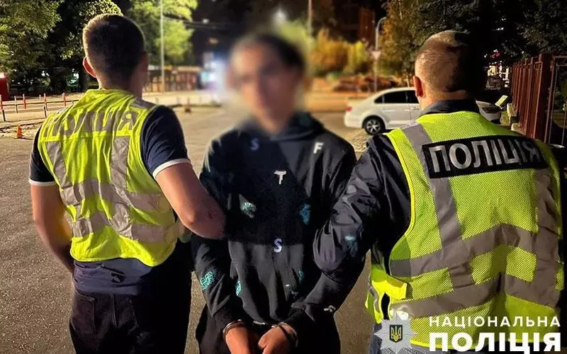 Зухвале пограбування біля метро в Києві: грабіжника вже покарали