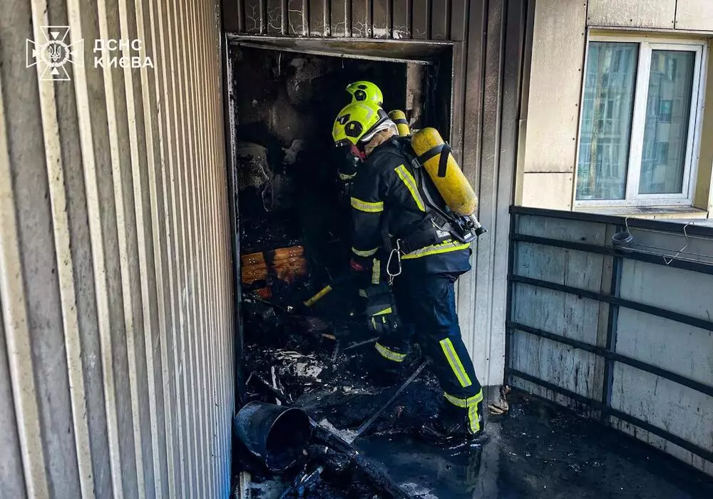 У Києві врятували дитину та дорослого під час пожежі на бульварі Руденка