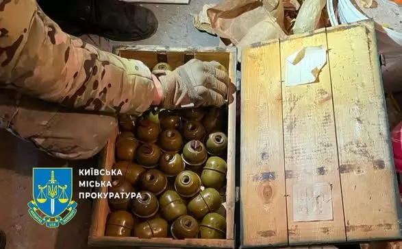 В Києві знайдено цілий арсенал зброї: гранати, РПГ та набої
