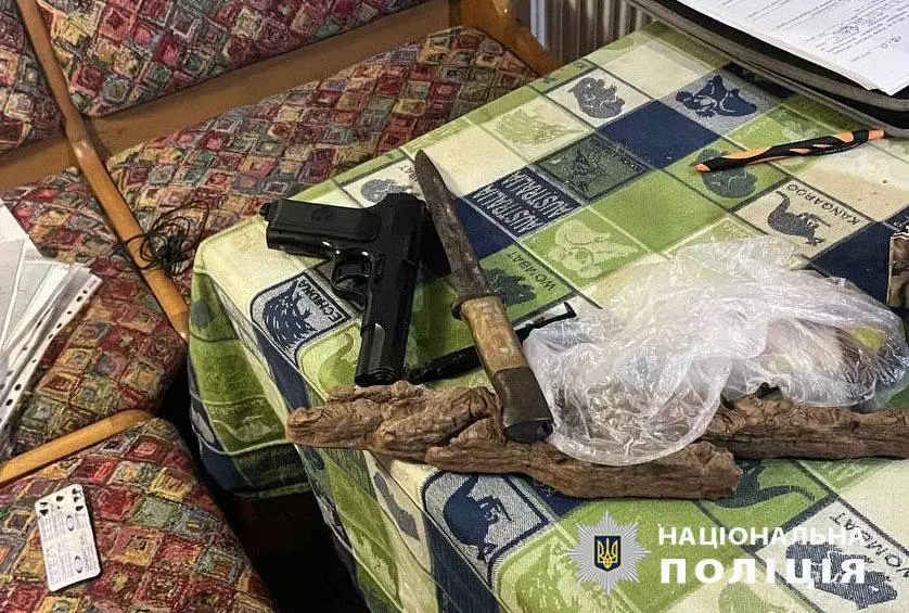 П’яний з гранатою в Голосієві: погрожував ножем та вибухом