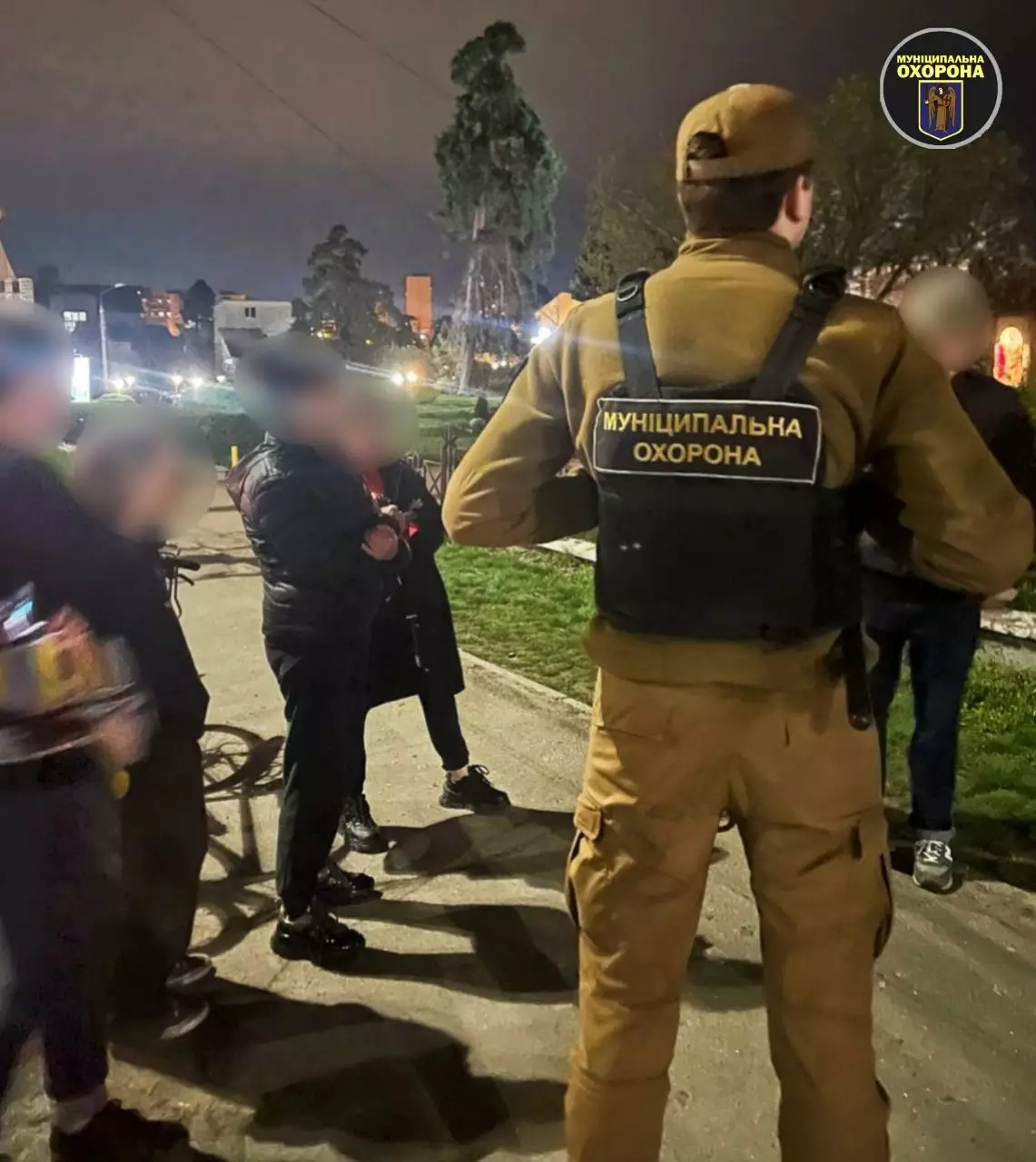 Пустощі зі зброєю: у Києві підлітки влаштували стрілянину в парку