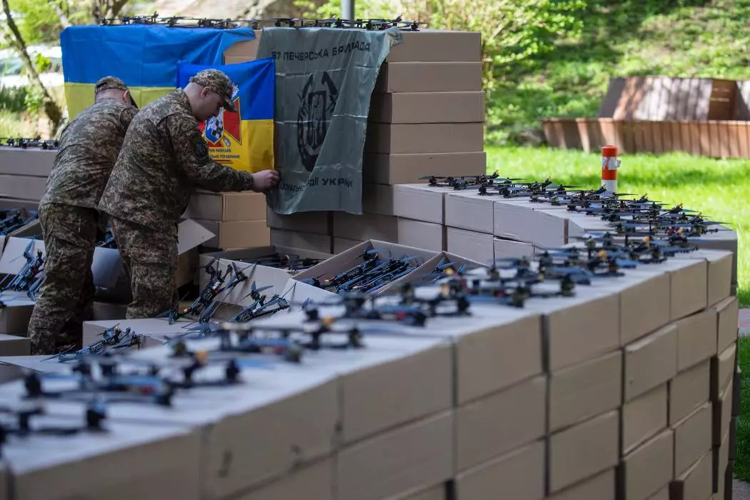 Київ передав 1,1 тисячі дронів для захисників на фронті: чергова партія допомоги