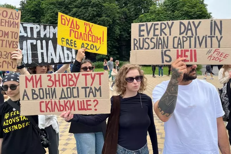 Акція на підтримку військовополонених в Києві: Великдень для наших героїв