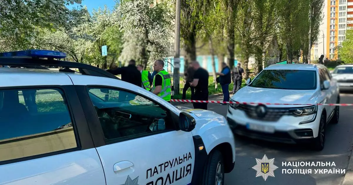 Стрілянина в Києві: чоловіка знайшли пораненим на вулиці